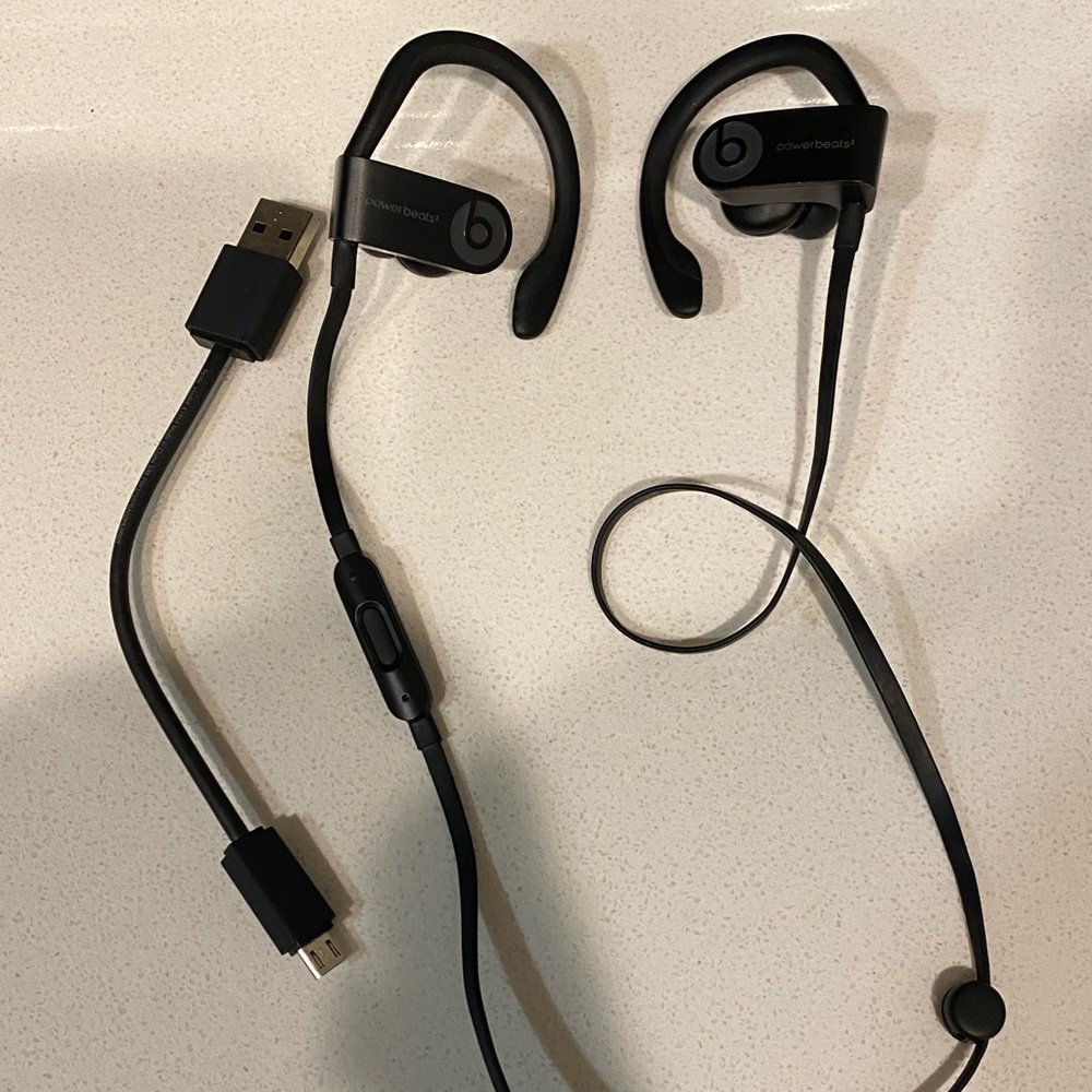 Beats wireless 3 - like new